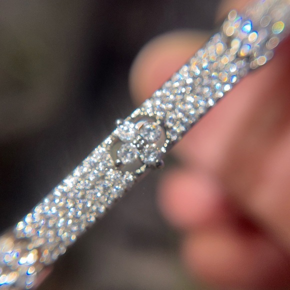 Exquisite 18k White Gold plated Four-Leaf Flower Hinged Rhinestone bangle 16” - Picture 13 of 16